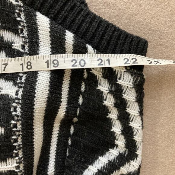Express Women’s Open Front Cardigan Sz M to Lg New White Black Sleeveless Aztec - Picture 5 of 5